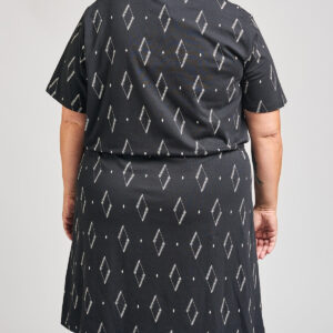 Abby Drawstring Plus Size Dress - Diamond Vine Black - Image 4